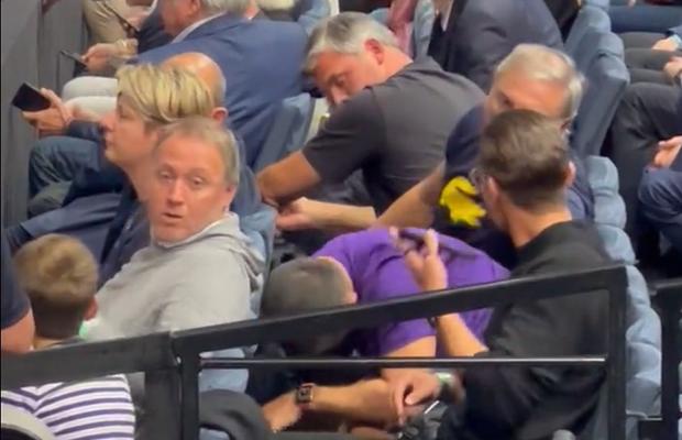 „E incredibil de suspect! Ce încearcă echipa lui Djokovic să ascundă?” » Imaginile devenite virale în timpul semifinalei de la Paris