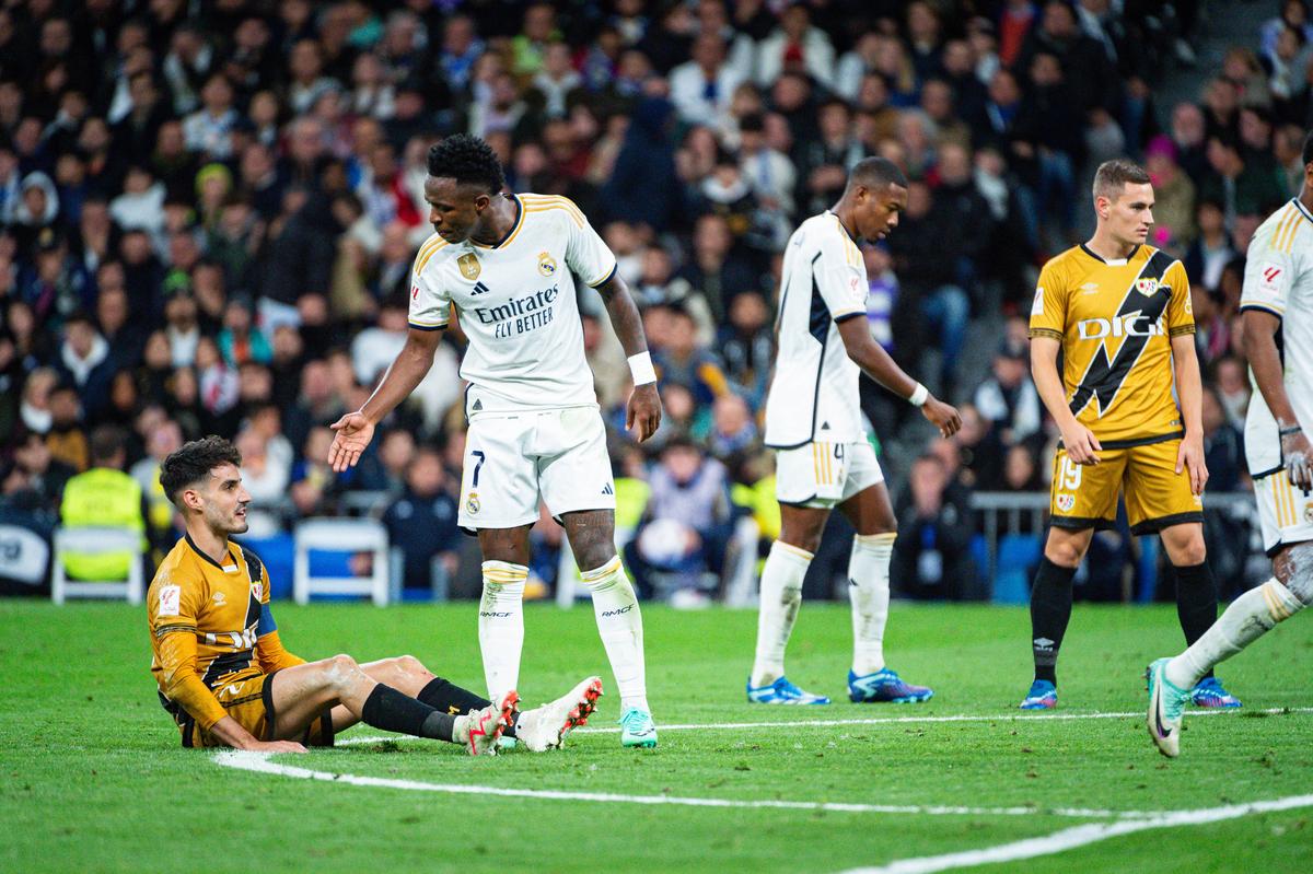 Vinicius, subiect de glume pe internet după ce a fost anihilat de Andrei Rațiu! Cele mai tari meme după Real Madrid - Rayo Vallecano
