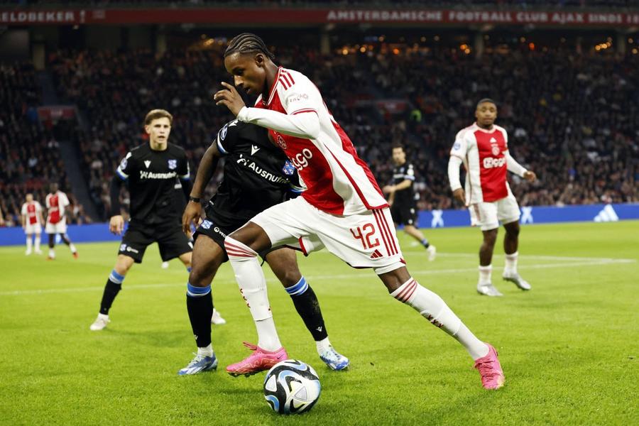 Ar'Jany Martha, talentatul fundaș stânga promovat de la Academia de juniori din Amsterdam Foto: Imago Ajax, înapoi spre înălțimi! Două victorii la rând, premieră în acest sezon » Care e secretul revenirii multiplei campioane a Olandei