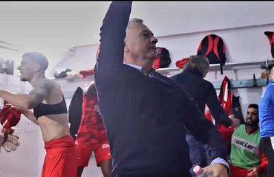 Disco în vestiarul Aradului: Mircea Rednic a dansat după victoria în fața lui Dinamo! Imagini fabuloase