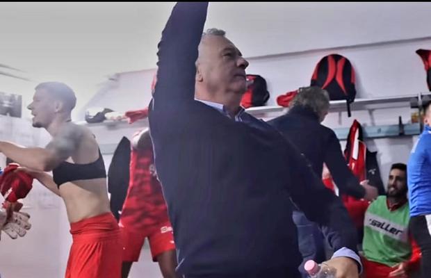 Disco în vestiarul Aradului: Mircea Rednic a dansat după victoria în fața lui Dinamo! Imagini fabuloase