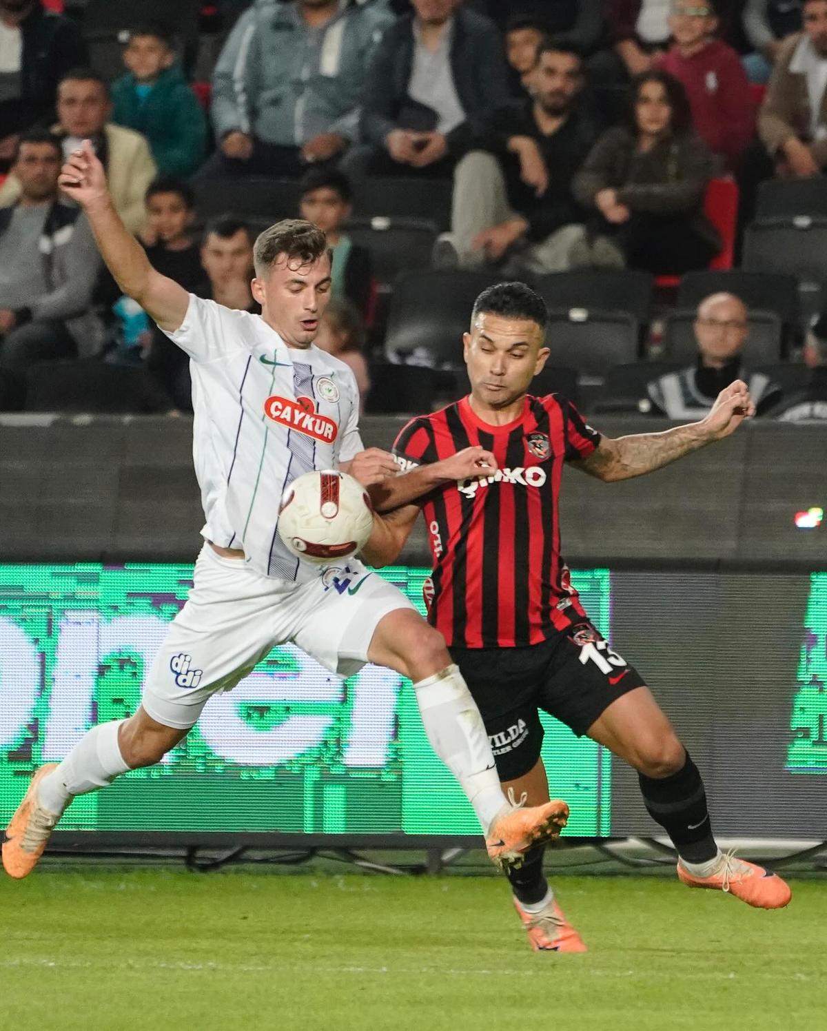 Victorie crucială obținută de Marius Șumudică în Turcia » Gaziantep s-a impus în fața lui Rizespor grație golurilor marcate de doi români
