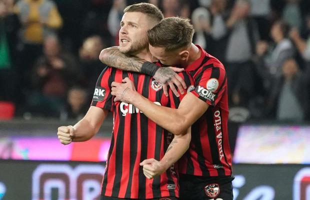 Victorie crucială obținută de Marius Șumudică în Turcia » Gaziantep s-a impus în fața lui Rizespor grație golurilor marcate de doi români