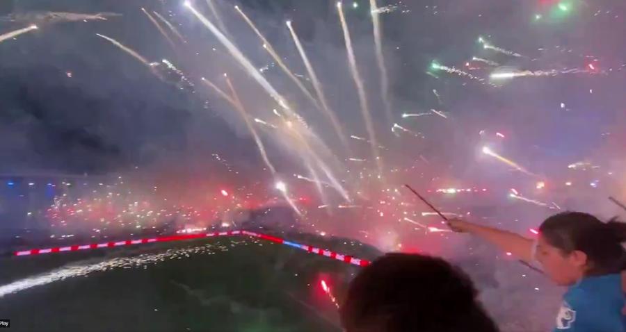 Fanii celor de la Racing Club au sărbătorit într-un fel nemaiîntâlnit calificarea favoriților în finala Copei Sudamericana / Foto: X Casual Ultra Oficial Revelion la Buenos Aires: fanii au depășit orice limită, în Copa Sudamericana » Ce a urmat showului pirotehnic