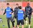 Andrei Dăncuș, primul din stânga, printre seniorii lui FCSB. Foto: Cristi Preda (GSP)