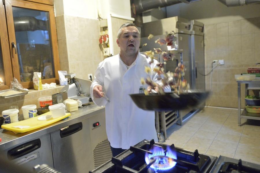 Leonard Doroftei a intrat și în bucătărie în restaurantul său „Îmi vine să-mi dau pumni în cap” » Leonard Doroftei, despre marea greșeală pe care și-acum o regretă: „Am vândut-o pe nimic!”