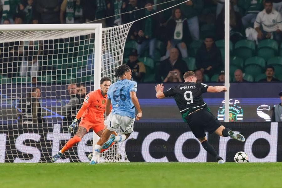 Viktor Gyokeres a marcat gol după gol în poarta celor de la Manchester City, pe Jose Alvalade, în Ligă / Foto: Imago Fenomenul Gyokeres uimește Europa! Povestea inedită a vârfului cu origini maghiare care i-a dat 3 goluri lui Guardiola: pescuit din Championship, vânat de Barcelona