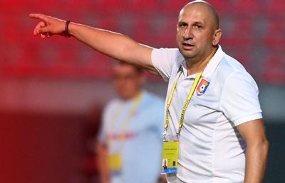 Emil Săndoi și-a reziliat OFICIAL contractul! Vasile Miriuță e așteptat marți la negocieri