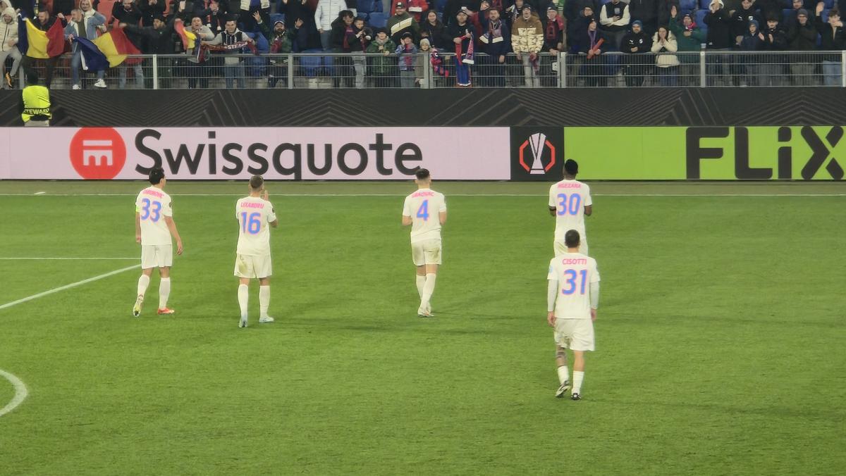 S-au prăbușit pe gazon după Basel - FCSB » Ce s-a întâmplat la final: Shaqiri a fost asaltat, ce a făcut românul Daniliuc