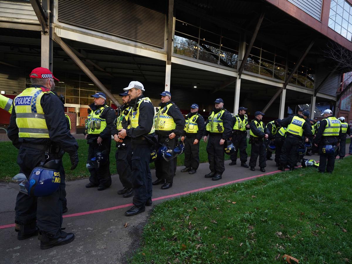 Alertă pe străzile din Birmingham înainte de Aston Villa - Maccabi Tel Aviv » Școli închise mai devreme, 700 de polițiști pe străzi