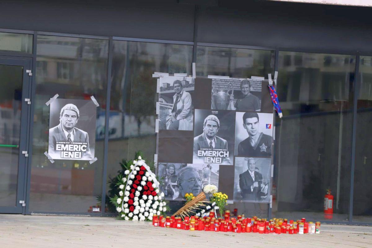 Zeci de candele la stadionul „Steaua”, la 24 de ore de la moartea lui Emeric Ienei