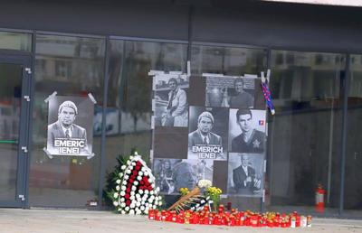 Zeci de candele la stadionul „Steaua”, la 24 de ore de la moartea lui Emeric Ienei