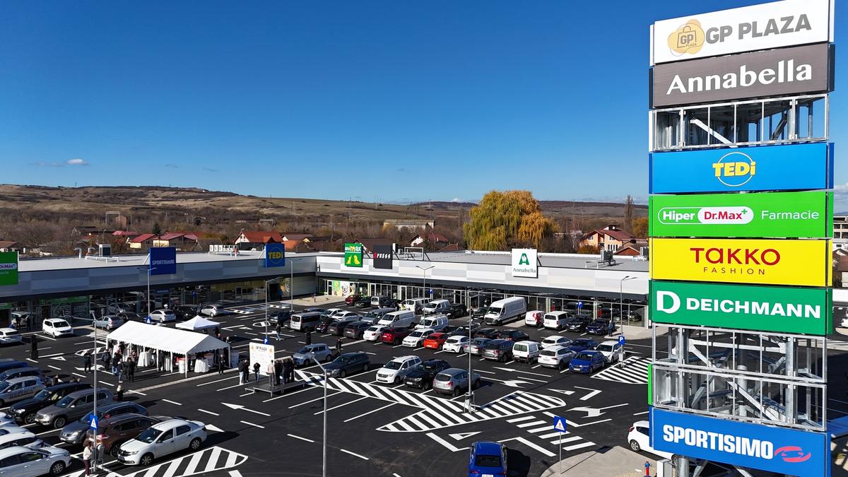 S-a deschis complexul comercial GP Plaza de la Hunedoara // foto: Facebook