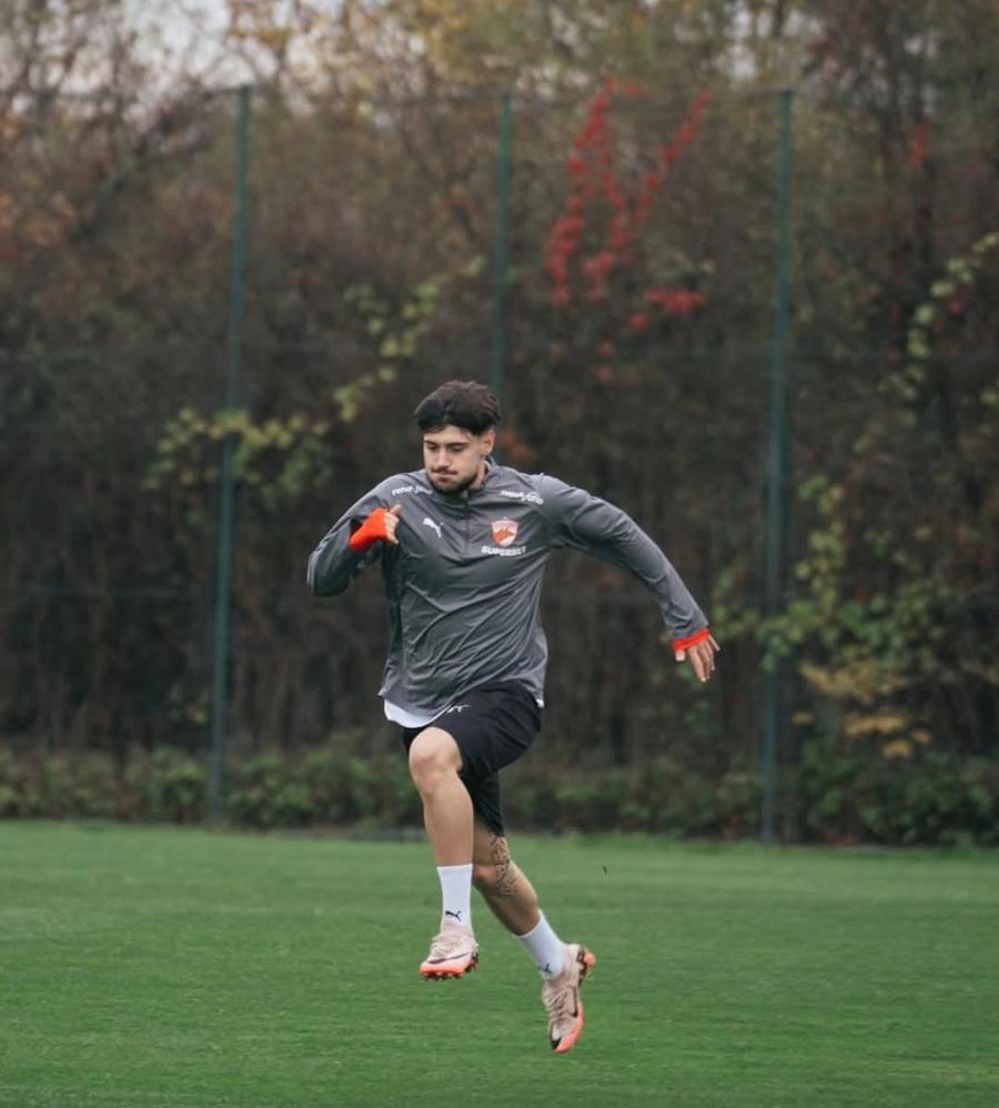 Adrian Mazilu turează motoarele la Săftica! Situația atacantului care încă n-a debutat la Dinamo, reacții virale ale fanilor