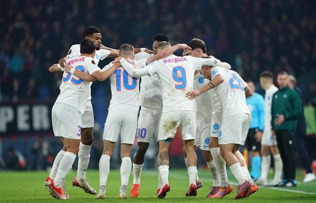 Hora de la Basel » Românii au dat tonul în Elveția timp de un sfert de oră: cum s-a trăit în stadion golul de colecție al lui Olaru