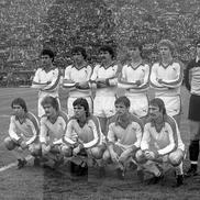 Dinamo, înaintea meciului cu FC Liverpool. De la stânga la dreapta, rândul de sus: Rednic, Augustin, Ion Marin, Alexandru Nicolae, Mărginean, Moraru; rândul de jos:  Țălnar, Turcu, Dragnea, Orac, Stănescu FOTO: Arhiva GSP