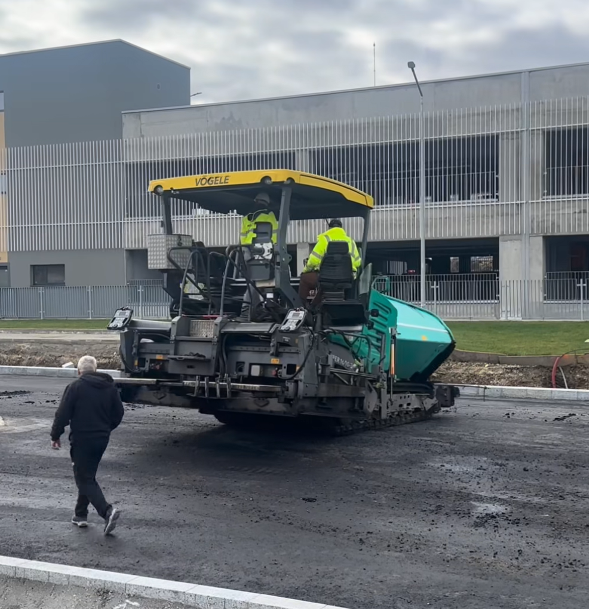 Guvernul pompează noi bani pentru cea mai mare sală polivalentă pe care o va avea România