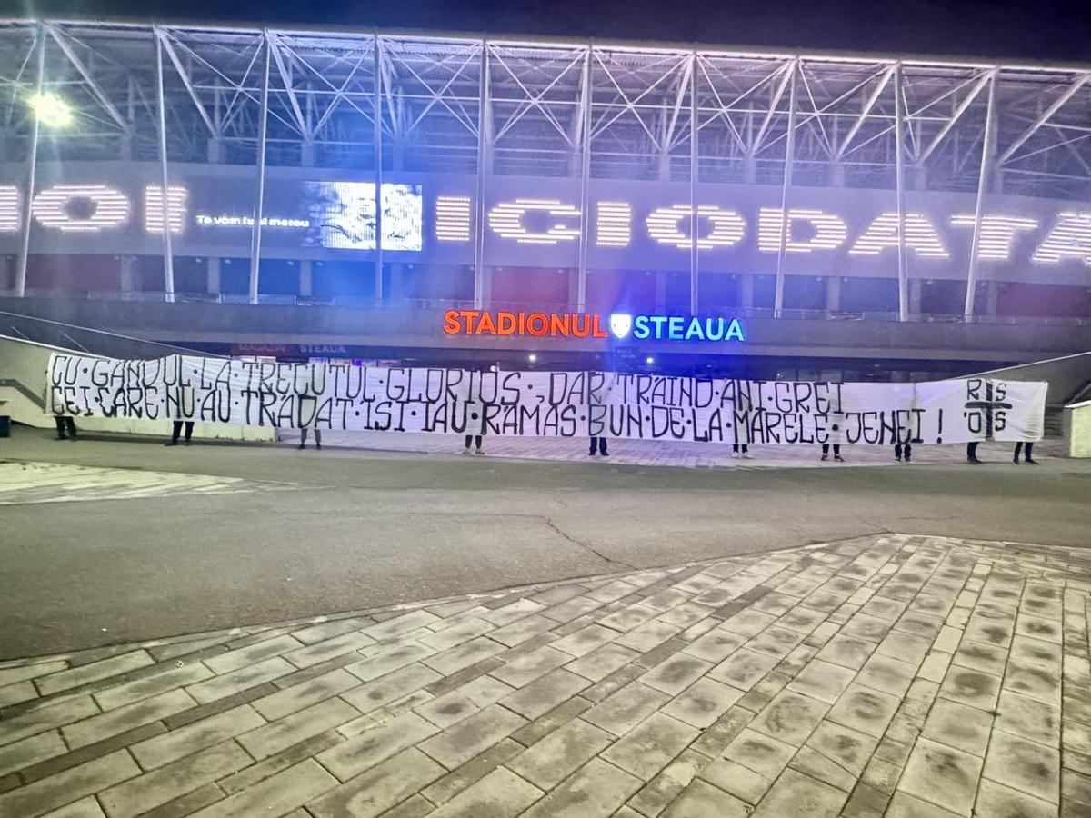 Fanii Stelei s-au strâns în Ghencea pentru a-l omagia pe marele Emeric Ienei » Imagini emoționante și de la Oradea