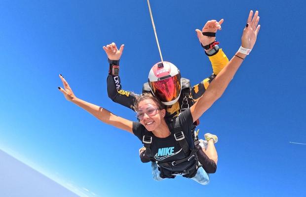 Jaqueline Cristian, salt cu parașuta deasupra Dubaiului