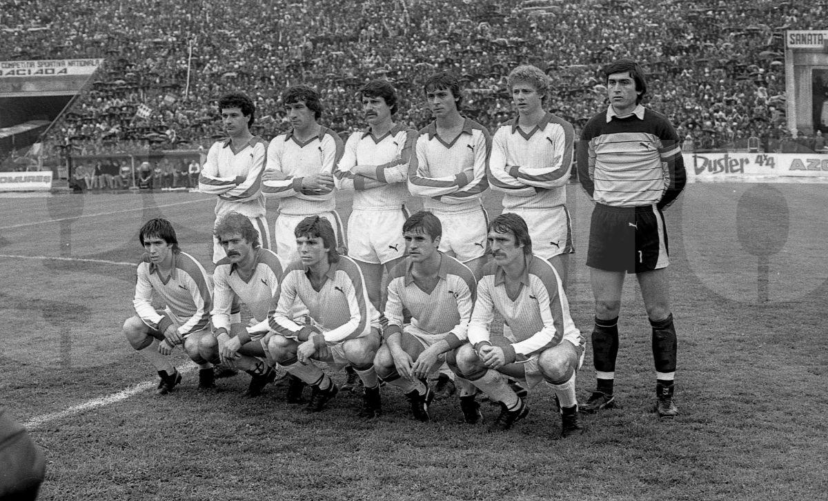 Reclamă Dacia Duster, la Dinamo - FC Liverpool