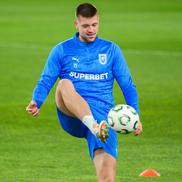 Universitatea Craiova, antrenament oficial la Rapid Viena înaintea meciului // foto: Facebook