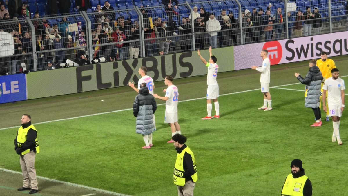 S-au prăbușit pe gazon după Basel - FCSB » Ce s-a întâmplat la final: Shaqiri a fost asaltat, ce a făcut românul Daniliuc