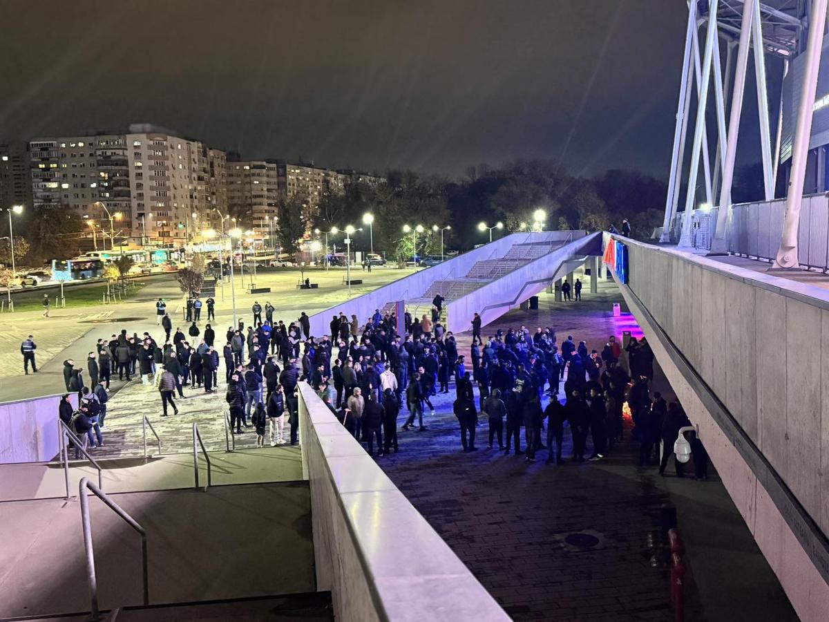 Fanii Stelei s-au strâns în Ghencea pentru a-l omagia pe marele Emeric Ienei » Imagini emoționante și de la Oradea