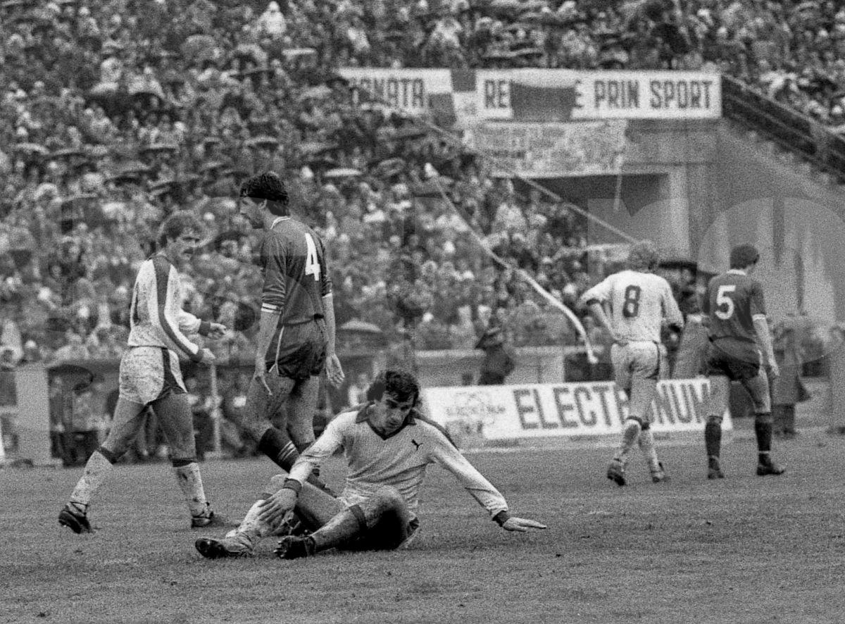 O reclamă la „Dacia Duster” la Dinamo – FC Liverpool, din 1984! E pe bune! Cum a fost posibil