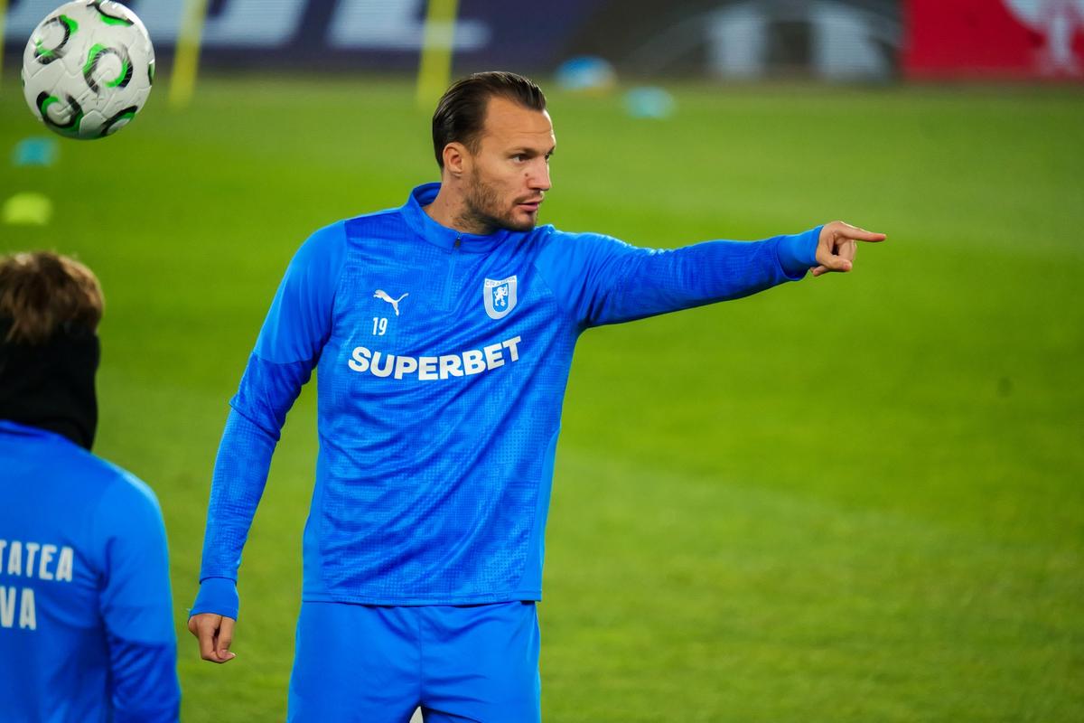 Universitatea Craiova, antrenament oficial la Rapid Viena înaintea meciului // foto: Facebook