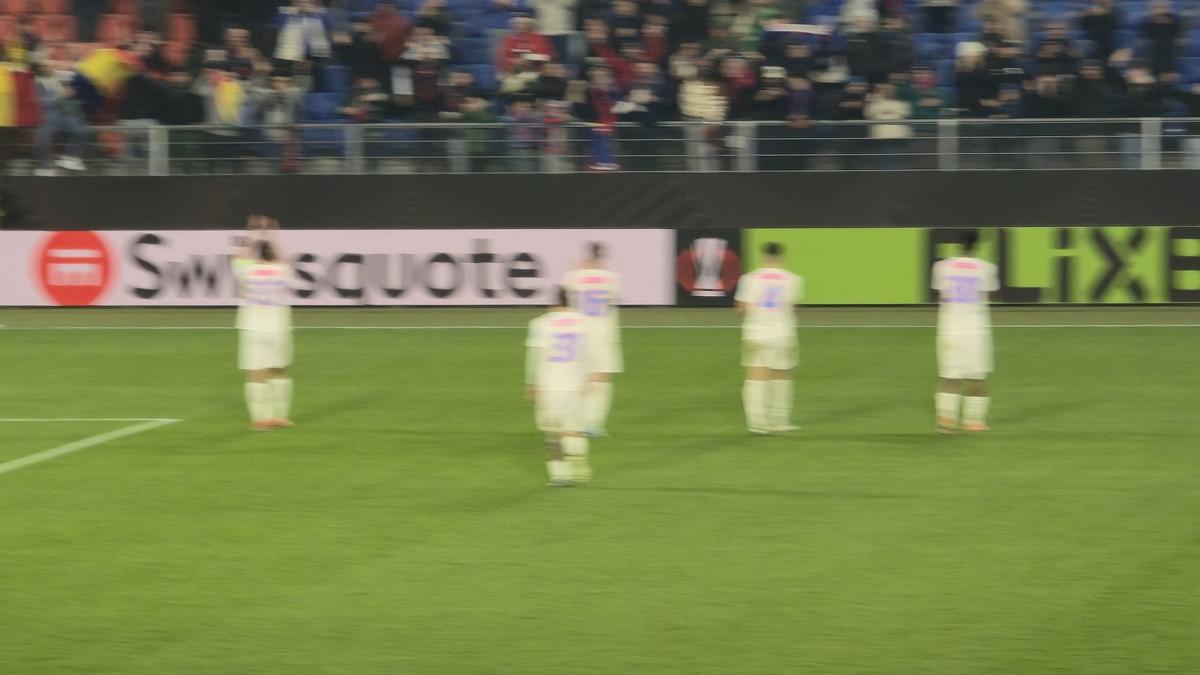 S-au prăbușit pe gazon după Basel - FCSB » Ce s-a întâmplat la final: Shaqiri a fost asaltat, ce a făcut românul Daniliuc