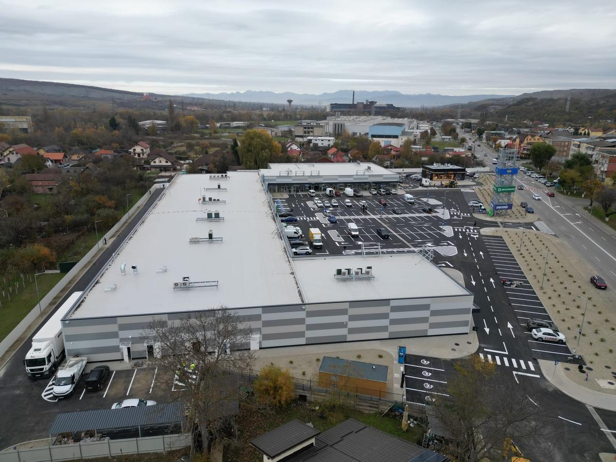 S-a deschis complexul comercial GP Plaza de la Hunedoara // foto: Facebook