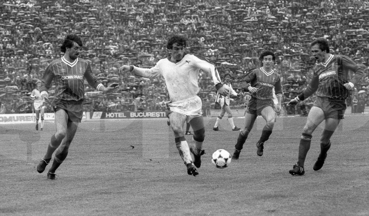 O reclamă la „Dacia Duster” la Dinamo – FC Liverpool, din 1984! E pe bune! Cum a fost posibil