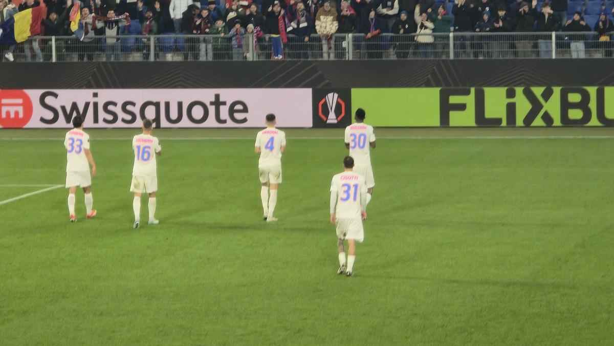 S-au prăbușit pe gazon după Basel - FCSB » Ce s-a întâmplat la final: Shaqiri a fost asaltat, ce a făcut românul Daniliuc