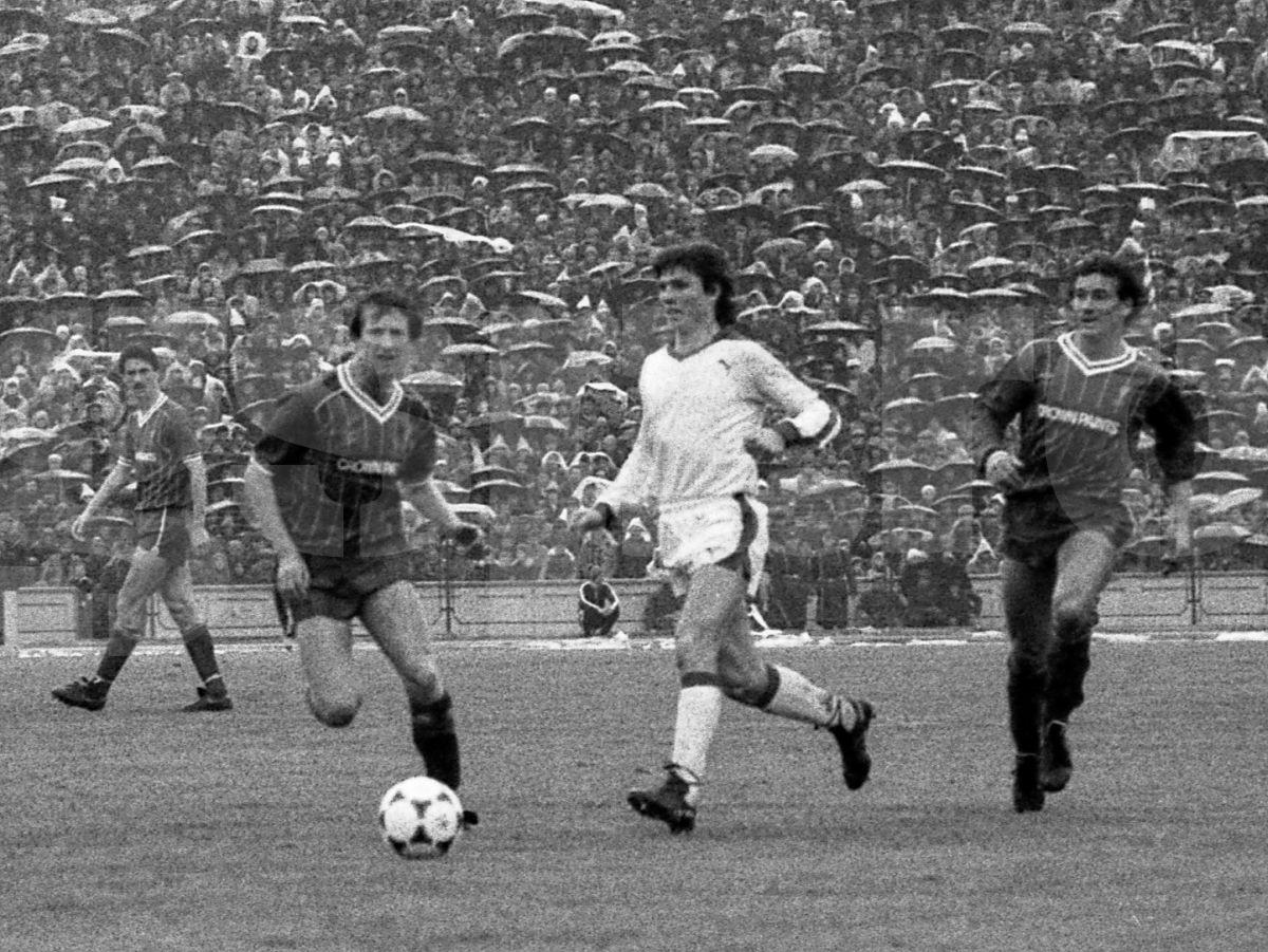 O reclamă la „Dacia Duster” la Dinamo – FC Liverpool, din 1984! E pe bune! Cum a fost posibil