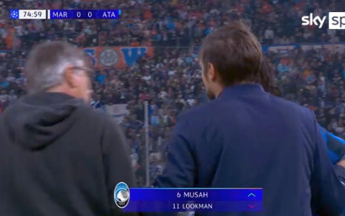 Despărțiți de staff! Antrenorul și-a bruscat jucătorul în timpul meciului din Liga Campionilor
