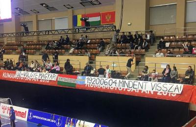 CORESPONDENȚĂ DIN JAPONIA // FOTO Fanii maghiari au inflamat spiritele înainte de meci! Organizatorii au intervenit după apariția unui banner provocator