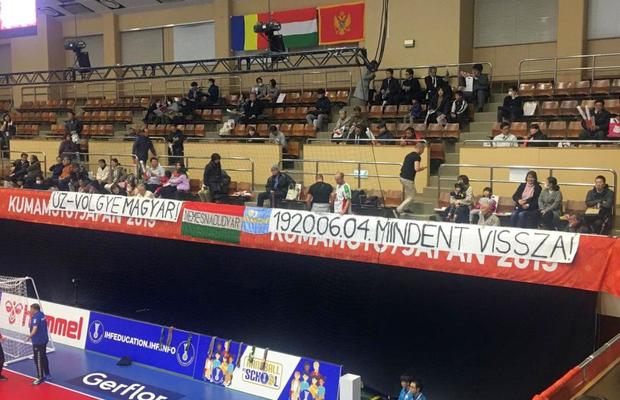 CORESPONDENȚĂ DIN JAPONIA // FOTO Fanii maghiari au inflamat spiritele înainte de meci! Organizatorii au intervenit după apariția unui banner provocator