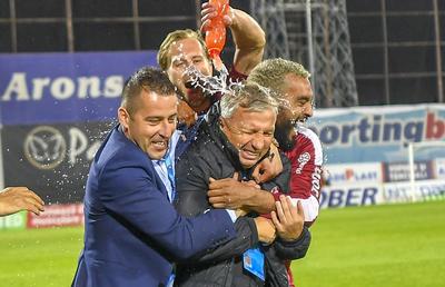 Victoria României cu Ungaria a declanșat nebunia în vestiarul lui CFR Cluj » Dan Petrescu: „S-a țipat, s-a urlat. L-am dat afară din birou, apoi era să spargă ușa”