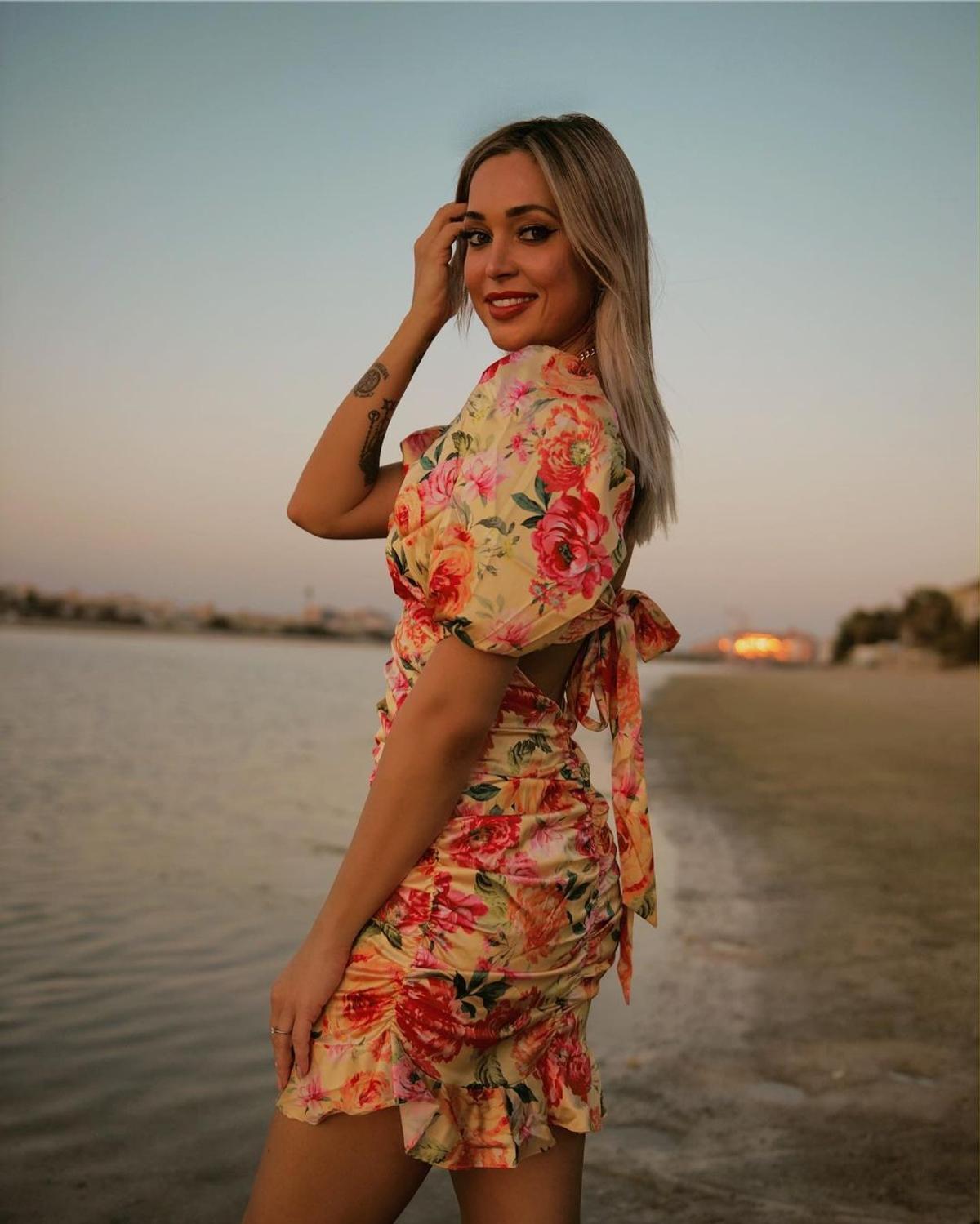 GALERIE FOTO Petrecere, tort și sampanie! Cum „sfidează” Raluca despărțirea de Walter Zenga: „Regina inimilor”