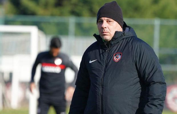 Președintele lui Gaziantep acuză: „Când Șumudică deschide gura, arbitrii încep să alerge cu cartonașul în mână”