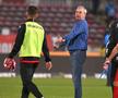 Suporterii lui Dinamo îl sprijină pe Mircea Rednic în războiul cu jucătorii / FOTO: GSP