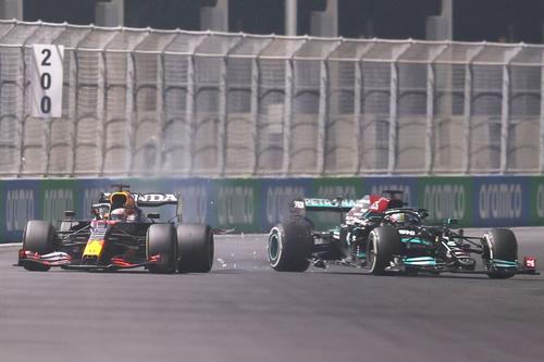 Ciocnirea dintre Lewis Hamilton și Max Verstappen // foto: Guliver/gettyimages