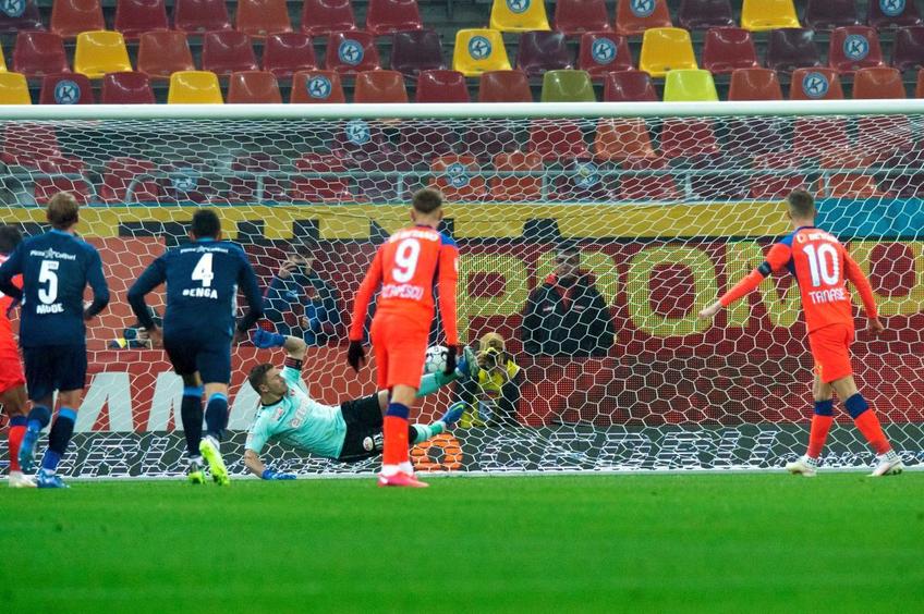 Partida FCSB - UTA a fost „măcinată” de erori de arbitraj / FOTO: Gazeta Sporturilor
