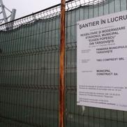 Ultimul termen oficial lipit la intrare, 30 octombrie 2022, a fost și el depășit