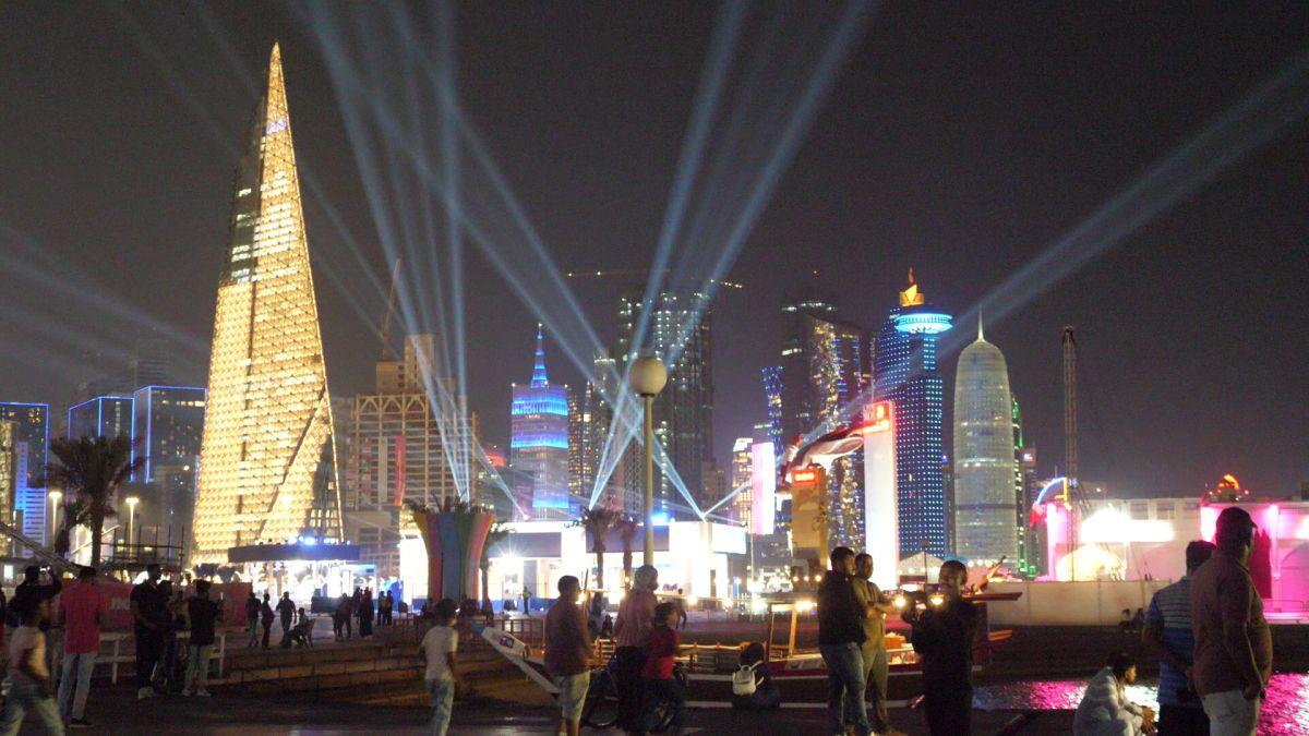 Care criză energetică? În timp ce Europa taie consumul, tot Qatarul e o explozie de lumină continuă, iar localnicii au mașinile cele mai mari