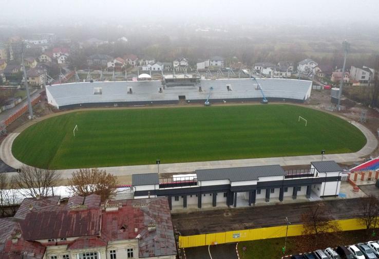Noul stadion din Târgoviște va costa mai mult decât dublul sumei estimate inițial, deși capacitatea va fi mai mică decât era înainte de modernizare / foto: Iosif Popescu