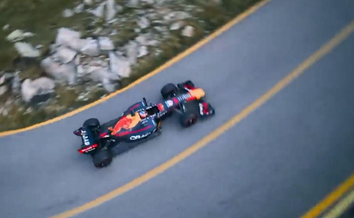 Ce se întâmplă când monopostul F1 al lui Vettel e blocat de o nuntă pe Transalpina? Cadre memorabile filmate pe cea mai înaltă șosea din România 