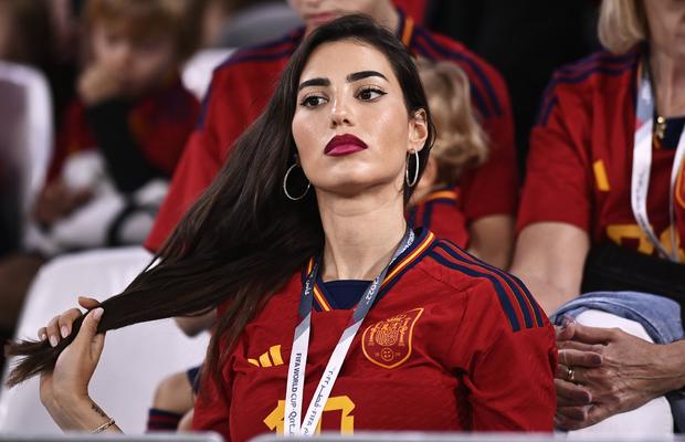 Batman, lei și femei frumoase » Spectacol în tribune la Maroc - Spania