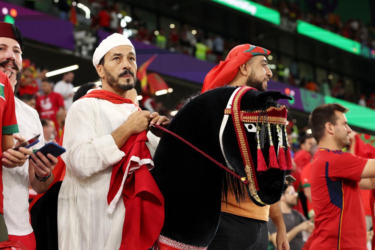 Batman, lei și femei frumoase » Spectacol în tribune la Maroc - Spania