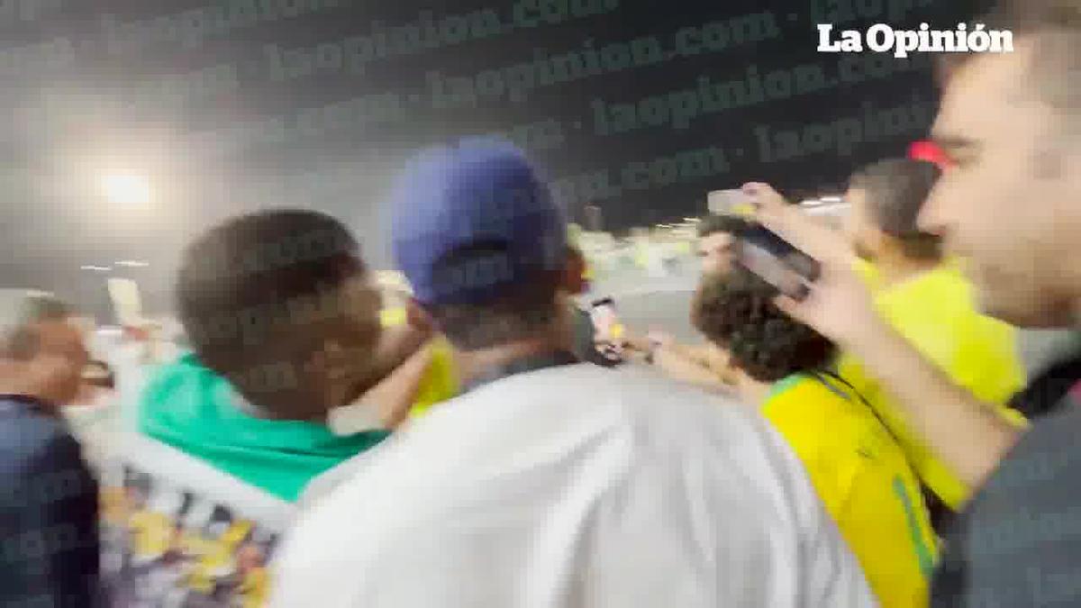Filmare ȘOCANTĂ din Qatar: Samuel Eto'o îl atacă în afara stadionului și îl face KO cu o lovitură din MMA!